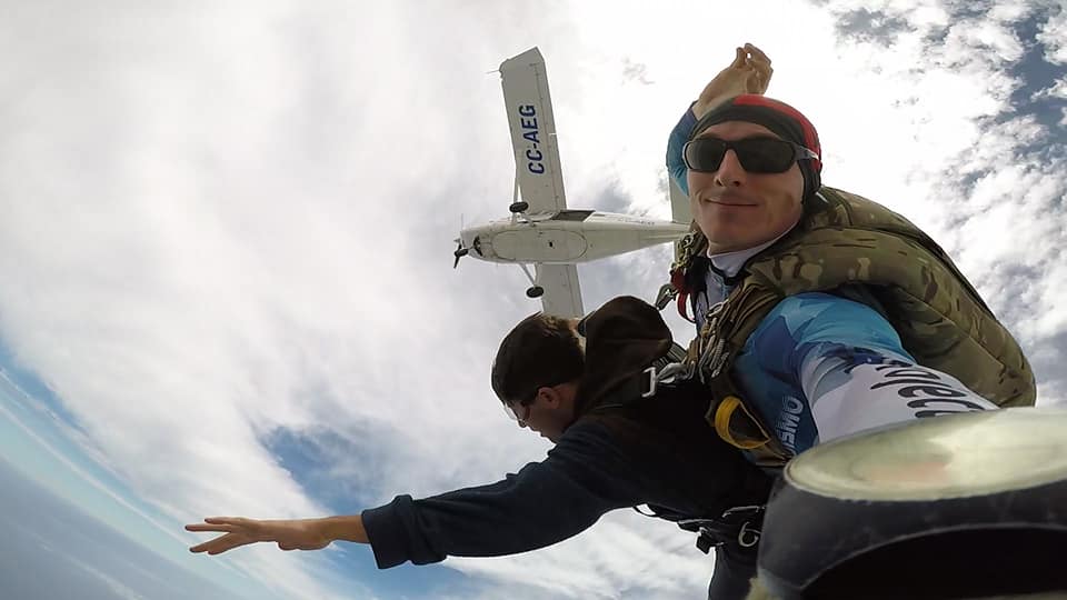 Siempre sonriendo al saltar de un avión en perfecto estado - Skydive Viña
